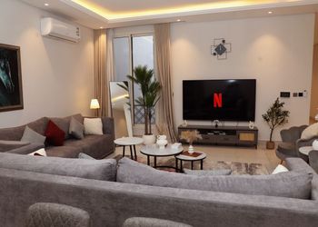 شقة بدخول ذاتي وتصميم أنيق 