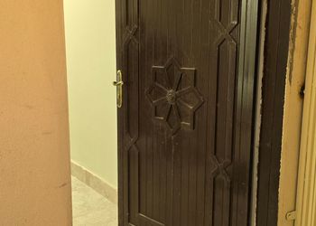 استديو بسرير ماستر وجلسة مريحة 