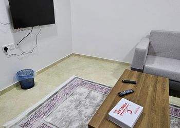 شقة بغرفتين نوم وصالة