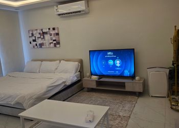 استديو بسرير ماستر وجلسة 