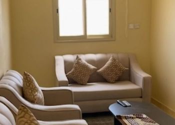 شقة بغرفة معيشة وغرفة نوم 