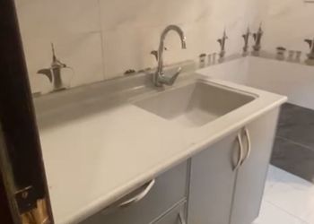 استديو بأثاث مريح وبسيط 