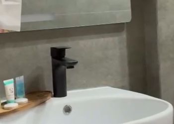 شاليه بجلسة خارجية ومسبح