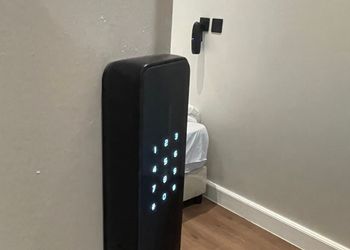 استديو بأثاث مريح وبسيط 