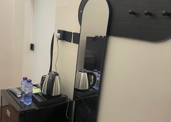 استديو بأثاث مريح وبسيط 