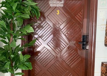 شقة بغرفة معيشة وغرفتين نوم 
