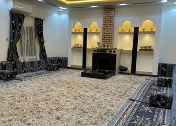 استراحة بمسطح اخضروجلسة خارجية 
