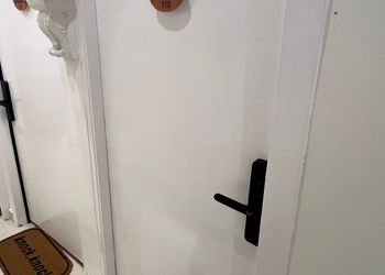استديو بسرير ماستر وجلسة جانبية 