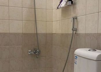 شقة بغرفة معيشة وغرفة نوم 