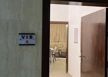 شقة بغرفة معيشة وغرفتين نوم 