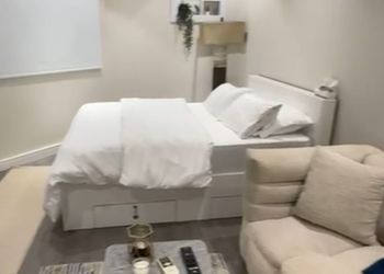 استديو بسرير ماستر وجلسة جانبية