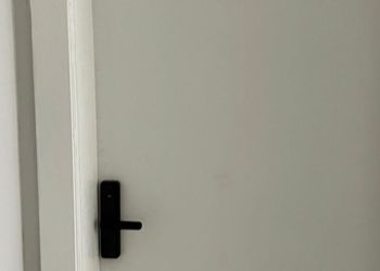 استديو بسرير ماستر وجلسة جانبية