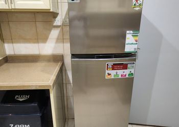 شقة بغرفة معيشة وغرفتين نوم 