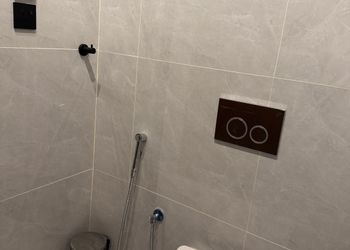 استديو بسرير مريح وتصميم هادئ 