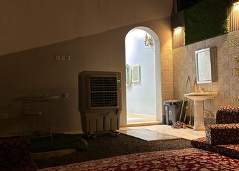 استراحة بمجلس وفناء خارجي 