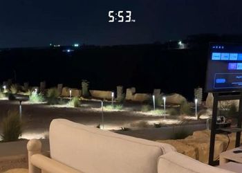 استراحة بصالة جلوس ومسبح خارجي