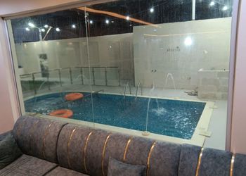 شالية انيق بجلسة خارجية و مسبح