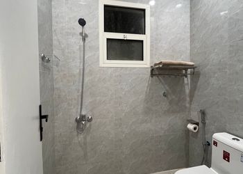 استديو بسرير مريح وجلسة جانبية 