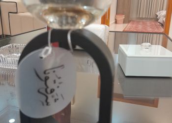 شقة بصالة جلوس وغرفتين نوم