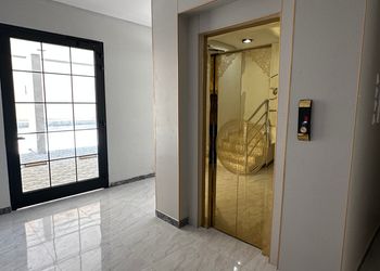 شقة بصالة مريحة وغرفتين نوم 