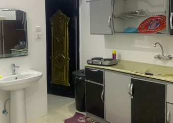 استراحة بمجلس وفناء خارجي 