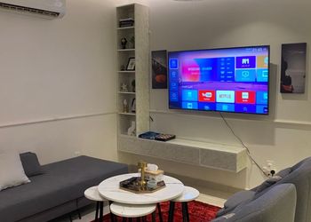 شقة بغرفة جلوس وغرفتين نوم 
