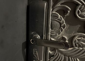 شقة بصالة مريحة وغرفتين نوم 