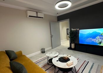 شقة بدخول ذاتي وصالة مريحة 