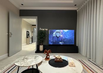 شقة بدخول ذاتي وصالة مريحة 