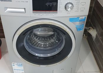 شقة بصالة أنيقة وغرفتين نوم