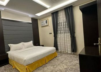 شقة بغرفة معيشة وغرفتين نوم 