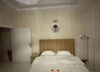 استديو بسرير ماستر وجلسة جانبية