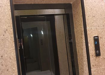 شقة بصالة وثلاث غرف نوم