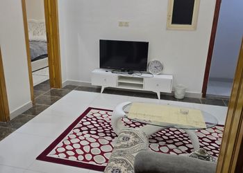 شقة بغرفتين نوم وصالة 