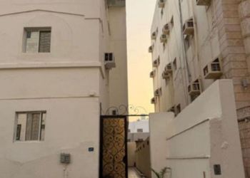 استديو بأثاث مريح وبسيط 