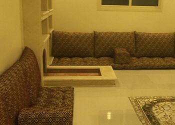 شاليه بمسطح اخضر وجلسة خارجية 