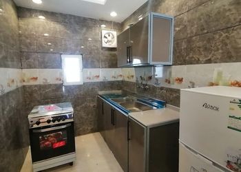 شقة بصالة وثلاث غرف نوم