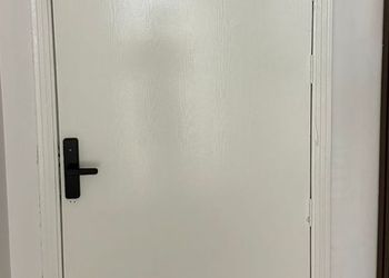 شقة بغرفة معيشة وغرفة نوم 