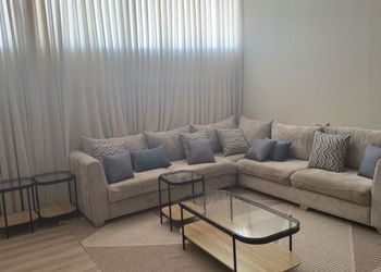 شقة بغرفتين نوم وصالة 
