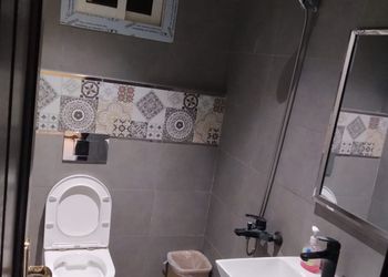 شقة بصالة جلوس وغرفتين نوم 