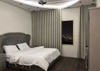 استديو بسرير ماستر وجلسة جانبية 