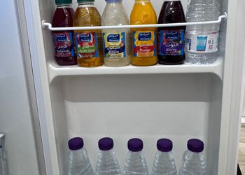 استديو بأثاث مريح وبسيط 