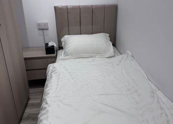 استديو بأثاث مريح وبسيط 