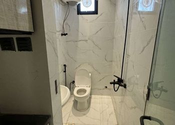 استديو بأثاث مريح وبسيط 