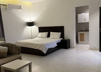استديو بسرير ماستر وأثاث مريح 