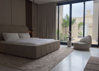 استديو بألوان مريحة وأثاث راقي