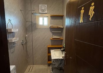 استديو بسرير ماستر وجلسة جانبية
