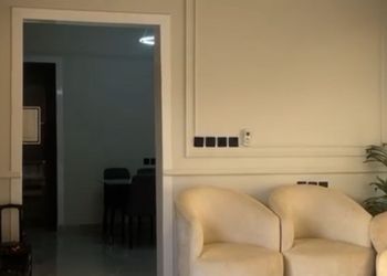 شاليه بجلسة خارجية ومسبح 