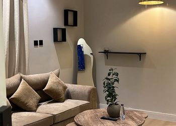شقة بدخول ذاتي وصالة مريحة 