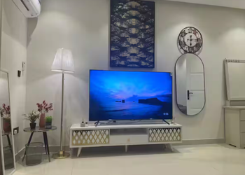 استديو بسرير ماستر وجلسة مريحة 